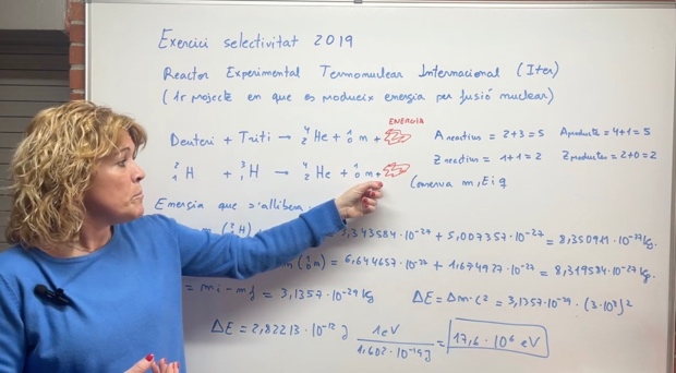 La Marta resolent un exercici de Selectivitat